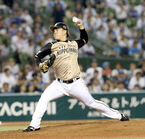 西武対日本ハム　5回から登板する日本ハム公文（撮影・佐藤翔太）