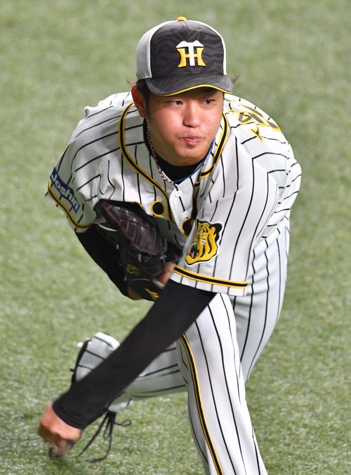 阪神対DeNA　キャッチボールして調整する高橋遥人（撮影・上田博志）