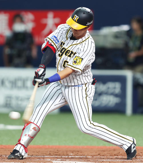 阪神対DeNA　3回裏阪神無死二塁、先制の右前適時打を放つ木浪（撮影・前田充）