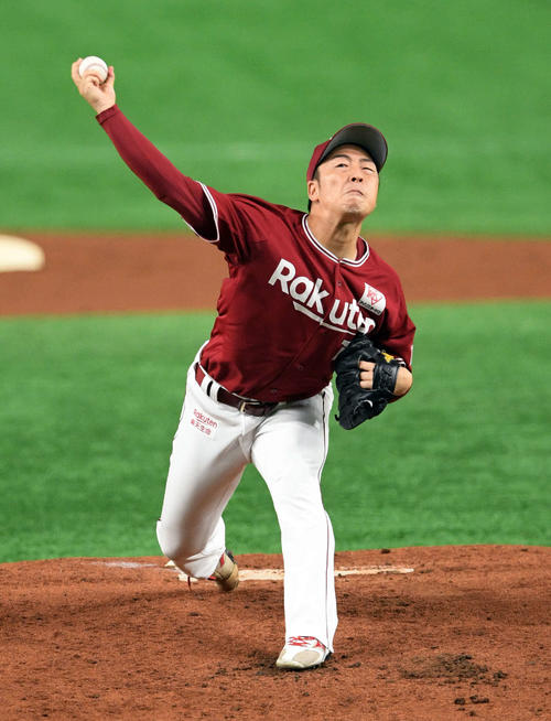 ロッテ対楽天　先発で力投する楽天美馬（撮影・滝沢徹郎）