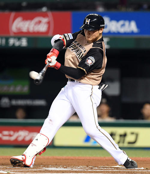 西武対日本ハム　6回表日本ハム1死一塁、右越えに5号2点本塁打を放つ清宮（撮影・たえ見朱実）