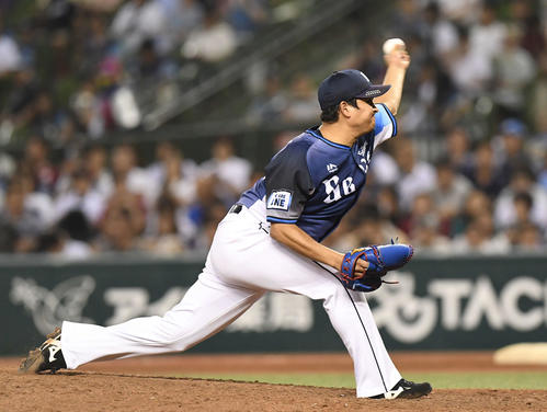 西武対楽天　10回表から6番手で登板した西武佐野（撮影・鈴木みどり）