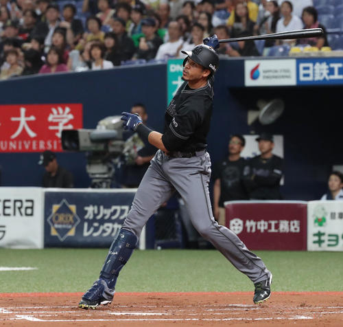 オリックス対日本ハム　2回裏オリックス無死、スティーブン・モヤは先制左越え本塁打放つ（撮影・白石智彦）