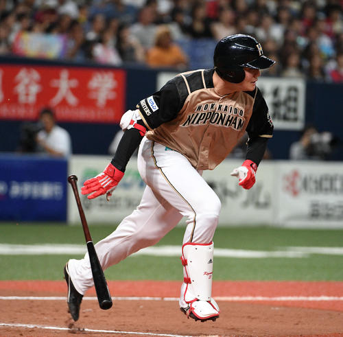 9回表日本ハム1死二塁、清宮幸太郎は二塁内野安打を放つ（撮影・渦原淳）