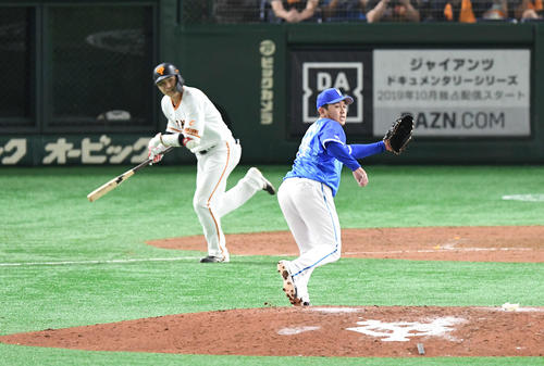 9回裏巨人2死一、二塁、山崎は坂本勇に同点適時打を浴びる（撮影・加藤諒）