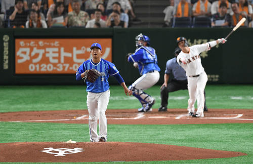 巨人対DeNA　1回裏巨人1死、今永は坂本勇を空振り三振に仕留める（撮影・山崎安昭）