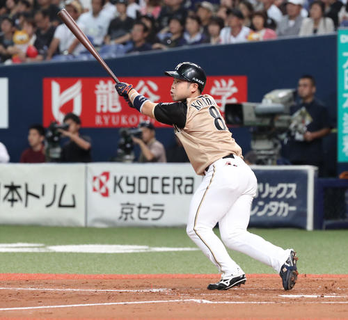 オリックス対日本ハム　3回表日本ハム1死満塁、近藤健介は中ゴロを放ち先制する（撮影・白石智彦）
