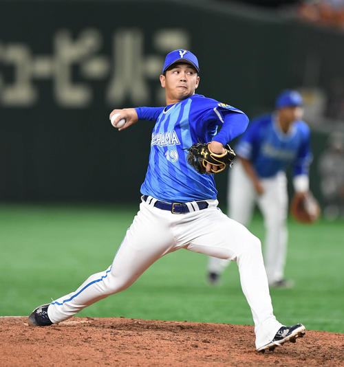 巨人対DeNA　力投するDeNA4番手の山崎（撮影・加藤諒）