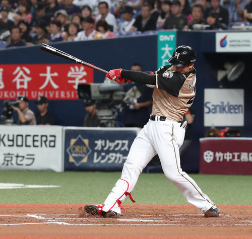オリックス対日本ハム　2回表日本ハム無死、清宮は中前打を放つ（撮影・白石智彦）