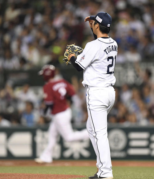 西武対楽天　5回表楽天2死二塁、浅村に右越え2点本塁打を浴びる十亀（撮影・鈴木みどり）