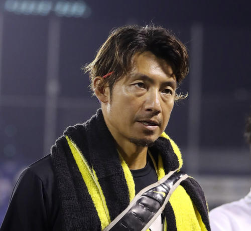 ヤクルト対阪神　厳しい表情で引き揚げる鳥谷（撮影・前田充）