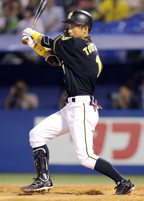 ヤクルト対阪神　9回表阪神1死、鳥谷は遊安打を放つ（撮影・前田充）