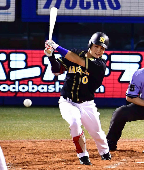 ヤクルト対阪神　9回表阪神2死二塁、木浪は投手強襲安打を放つ（2019年8月24日撮影）