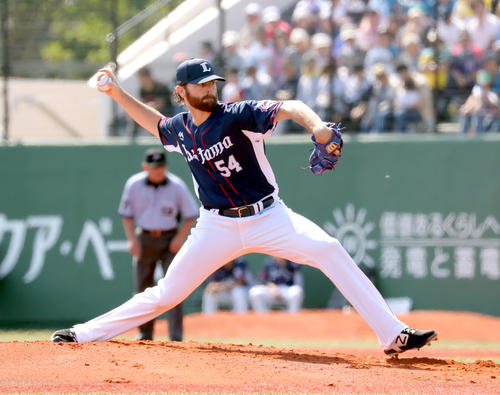 日本ハム対西武　先発し6回2失点で8勝目を挙げた西武ニール（撮影・佐藤翔太）