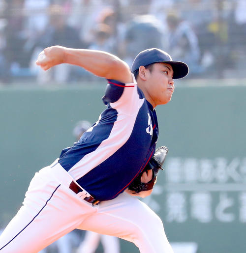 日本ハム対西武　7回から登板する西武平良（撮影・佐藤翔太）
