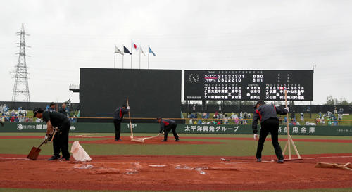 日本ハム対西武　8回コールドで試合終了となる（撮影・佐藤翔太）
