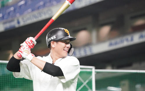 巨人対広島　広島戦を前に打撃練習をする巨人の坂本勇（撮影・加藤諒）