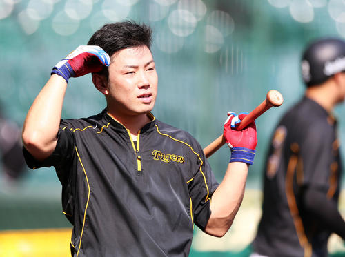 練習で汗を流す糸原健斗（撮影・上山淳一）