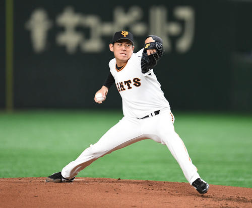巨人対広島　力投する巨人先発の桜井（撮影・加藤諒）