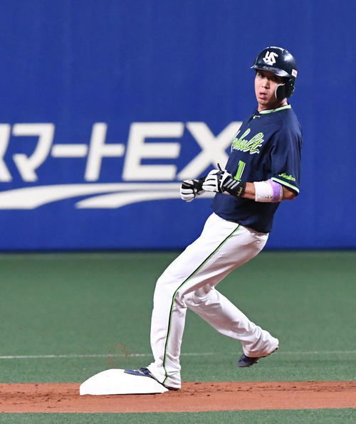 中日対ヤクルト　5回表ヤクルト2死一、三塁m、山田哲は二塁盗塁に成功（撮影・前岡正明）