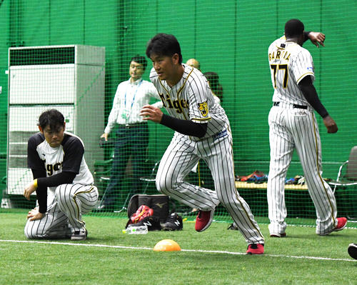 ダッシュを繰り返す岩貞（撮影・奥田泰也）