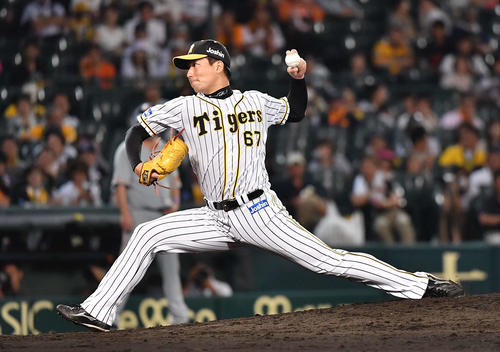阪神対巨人　阪神3番手の岩崎優（撮影・上田博志）