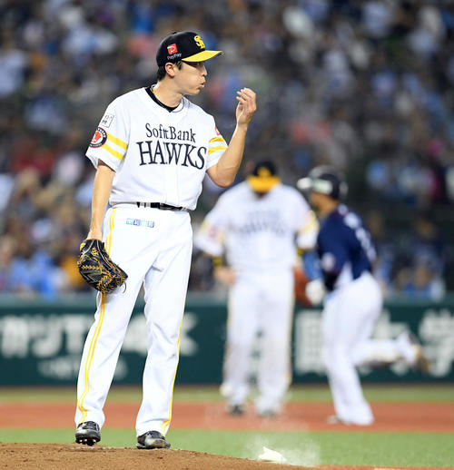 西武対ソフトバンク　1回裏西武1死一塁、森に左越えに21号2点本塁打を許す和田（撮影・たえ見朱実）