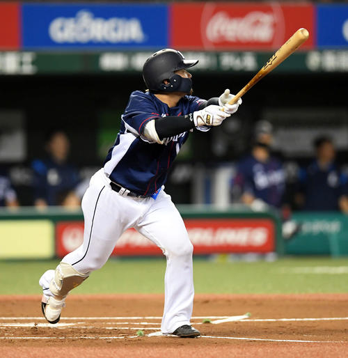 西武対ソフトバンク　1回裏西武1死一塁、左越えに21号2点本塁打を放つ森（撮影・たえ見朱実）