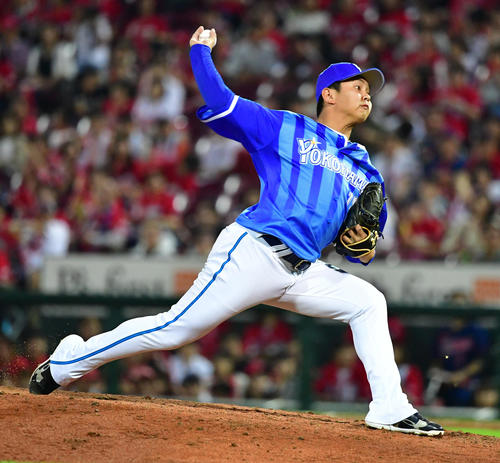 広島対DeNA　9回、ピンチを招くも無失点でセーブをあげる山崎康晃（撮影・清水貴仁）