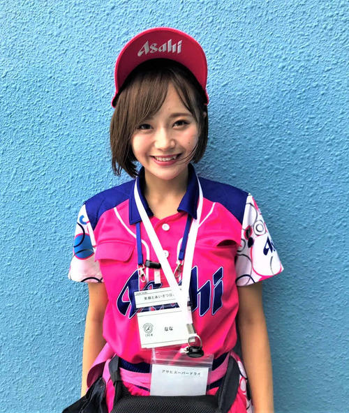 ZOZOマリンの売り子ななさん（球団提供）