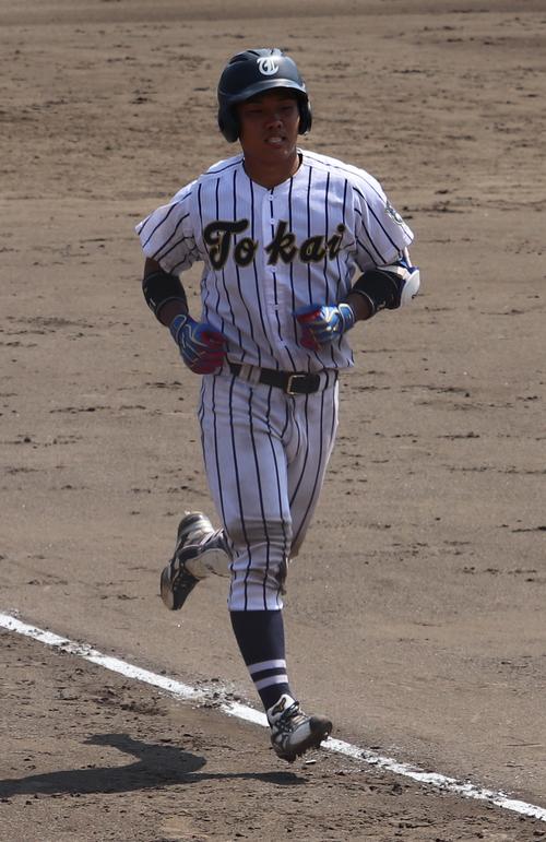 東海大対大東大　9回表東海大1死走者なし、海野が自身リーグ戦1号となるソロ本塁打を放った（撮影・古川真弥）