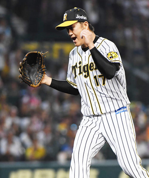 阪神対巨人　6回表巨人攻撃終了、岩貞は無失点投球を続けて雄叫びをあげる（撮影・奥田泰也）