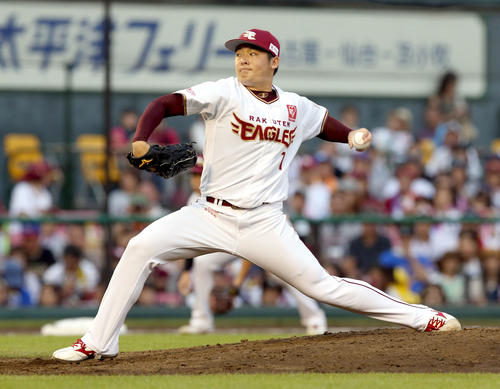 楽天対日本ハム　9回から登板する楽天松井（撮影・佐藤翔太）