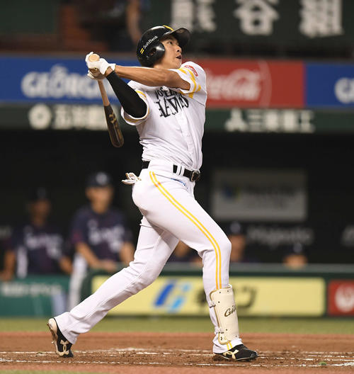 西武対ソフトバンク　3回表ソフトバンク1死、先制の中越えソロ本塁打を放つ柳田（撮影・鈴木みどり）