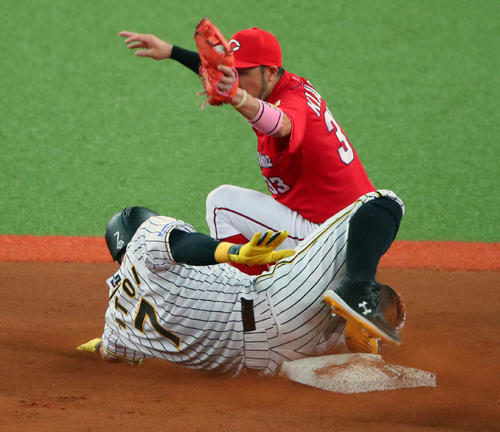 8月9日、広島戦の2回、糸井は二盗死の際に左足を負傷し交代となる。二塁カバーは菊池涼