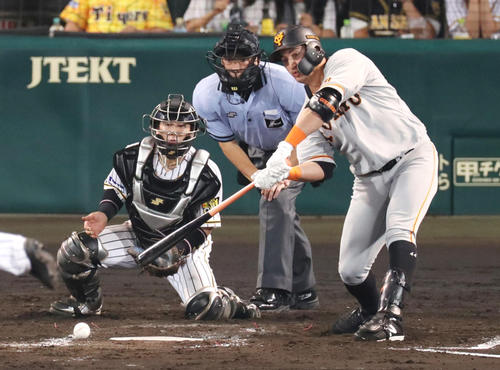 阪神対巨人　7回表巨人2死満塁、三振に倒れるゲレーロ（撮影・前田充）