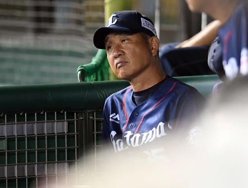 西武対ソフトバンク　ソフトバンクに敗れ、厳しい表情の西武辻発彦監督（2019年9月1日撮影・たえ見朱実）