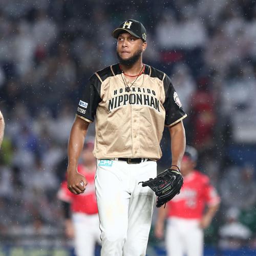ロッテ対日本ハム　6回途中降板するロドリゲス（撮影・黒川智章）