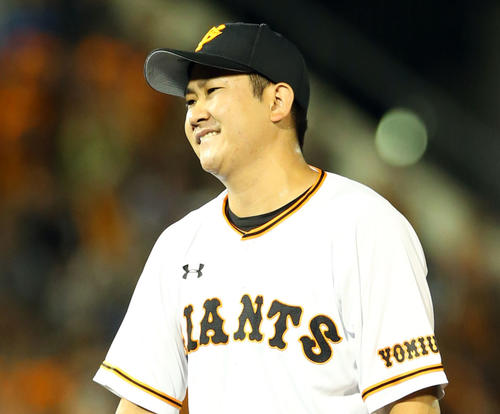 巨人対中日　2回表中日、投球中に表情をゆがめる巨人菅野（撮影・垰建太）
