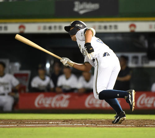 オリックス対西武　2回裏オリックス2死二、三塁、山足は左前2点適時安打を放つ（撮影・奥田泰也）