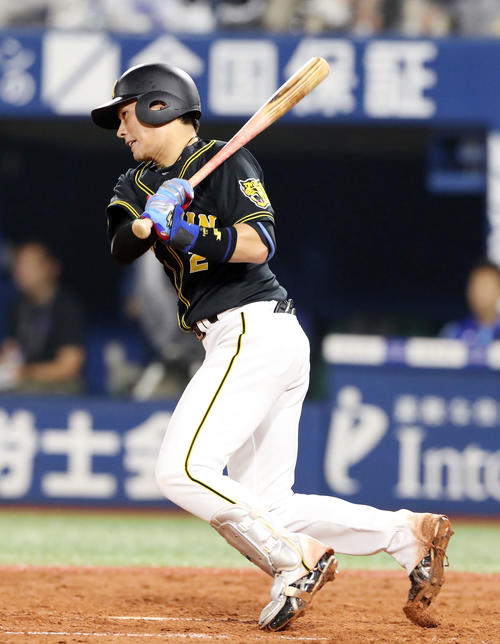 DeNA対阪神　4回表阪神2死二、三塁、左前適時打を放つ北條（撮影・加藤哉）
