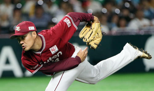 ソフトバンク打線を相手に力投する則本昂（撮影・栗木一考）