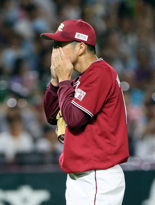1回裏ソフトバンク1死、デスパイネにソロ本塁打を浴びる則本昂（撮影・栗木一考）