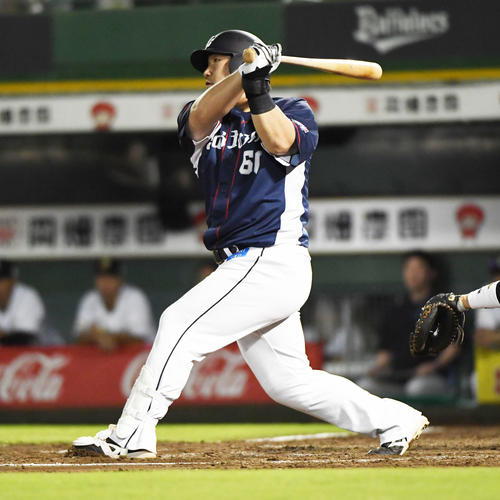 オリックス対西武　8回表西武1死満塁、中村は中越え満塁本塁打を放つ（撮影・奥田泰也）