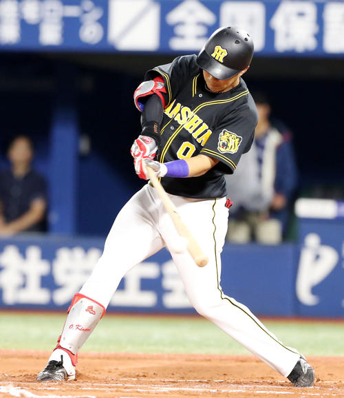 DeNA対阪神　6回表阪神2死、木浪は左前打を放つ（撮影・加藤哉）