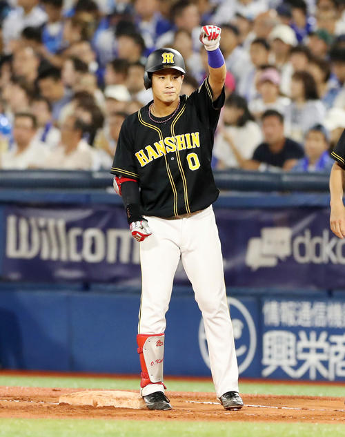 DeNA対阪神　6回表阪神2死、木浪は左前打を放つ（撮影・加藤哉）