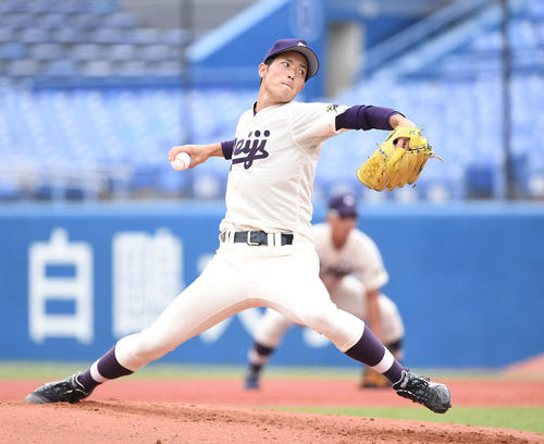 明大対東大　先発し力投する明大・森下（撮影・鈴木みどり）