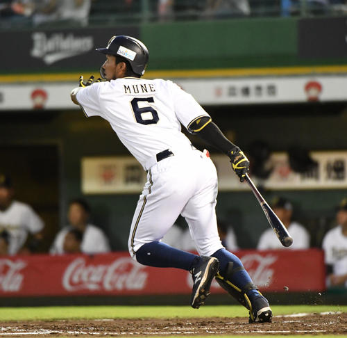 オリックス対西武　2回裏オリックス1死、宗は右越え本塁打を放つ（撮影・奥田泰也）