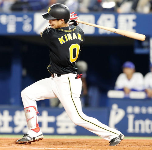 DeNA対阪神　3回表阪神2死二、三塁、木浪は右前適時打を放つ（撮影・加藤哉）