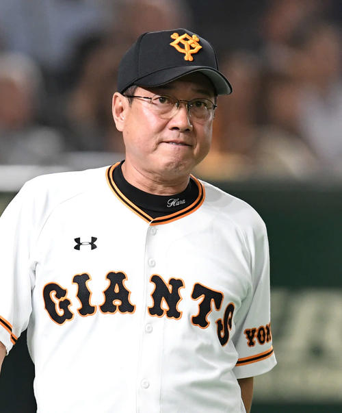 巨人対中日　8回途中、マシソンを降板させた巨人原監督（撮影・山崎安昭）